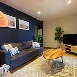 Charming 1 Bedroom Apt In Town Centre