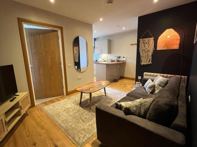 Charming 1 Bedroom In Town Centre Apartment